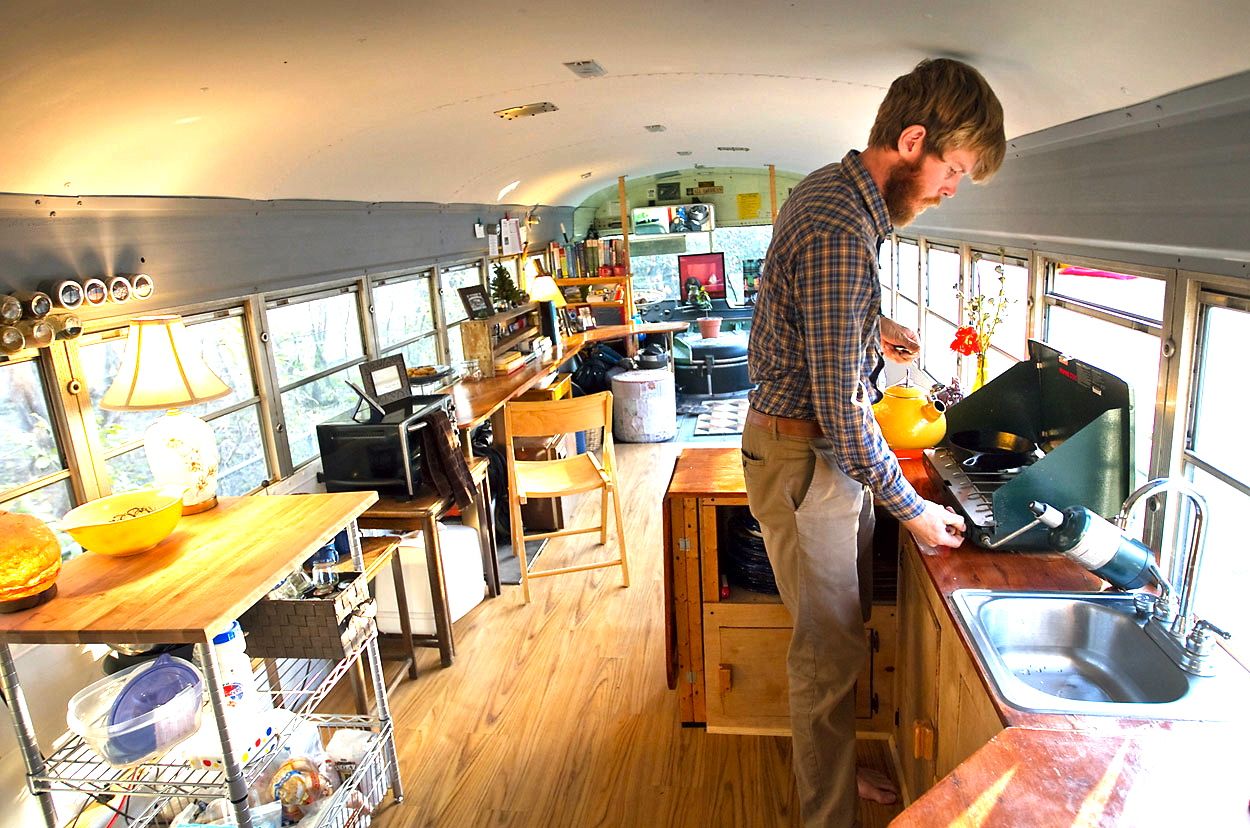 Как жить с 8 домом. Как жить с 8 домом. Быт обычных американцев. Квартиры простых англичан. Дачный вагончик внутри.