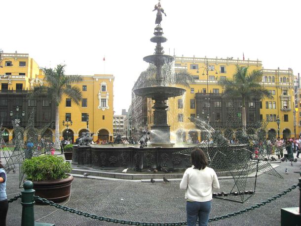 Plaza_de_armas_Lima5