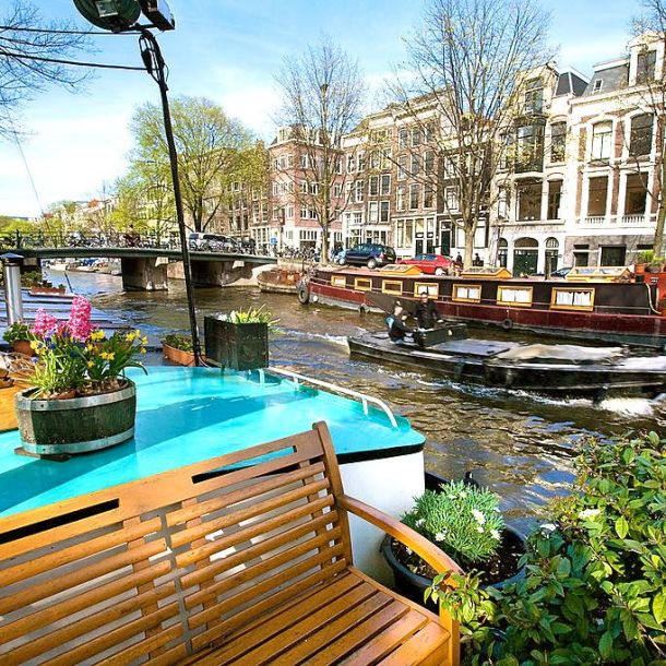 Amsterdam Houseboat w bench