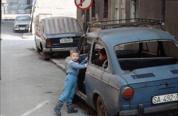 Sarajevo_Children_BlueCar