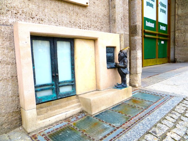 Even Wroclaw's Gnomes Use ATMs