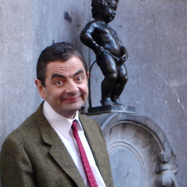 Rowan_Atkinson_and_Manneken_Pis - Version 2