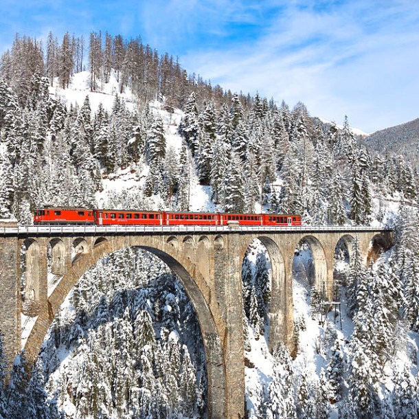 train-crossing-the-wiesen-viaduct